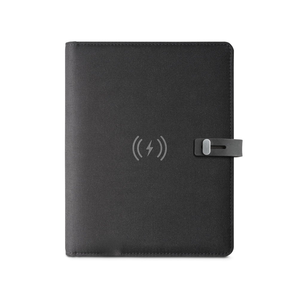 ELEVATE A5 FOLDER. Pasta A5 em poliéster 100% reciclado 300D com carregador wireless embutido 5'000 mAh e bloco com 1280 páginas pautadas - Imagem 3