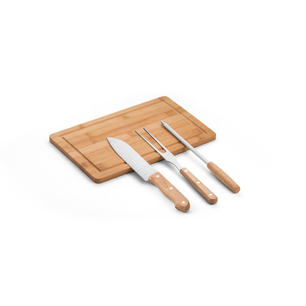 MOUSSAKA. Kit churrasco em estojo de 210D e tábua em bambu com 3 utensílios em aço inox e madeira de seringueira - Imagem 4
